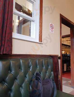 The Swan & Three Cygnets