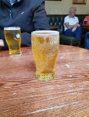 The Swan & Three Cygnets