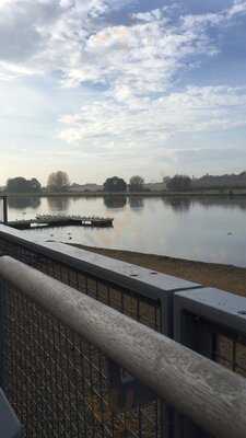 Lakeside Kitchen & Bar