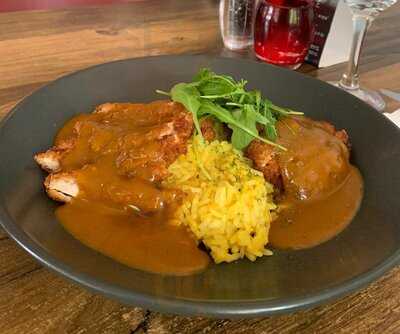 3 Hammers Bar & Bistro