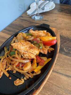 3 Hammers Bar & Bistro