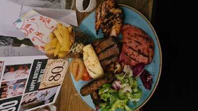 3 Hammers Bar & Bistro