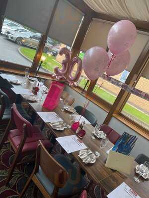 3 Hammers Bar & Bistro