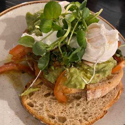 A C A N T E E N  Bar & Restaurant