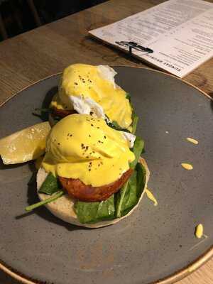 A C A N T E E N  Bar & Restaurant