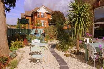 The Living Room Coffee Lounge