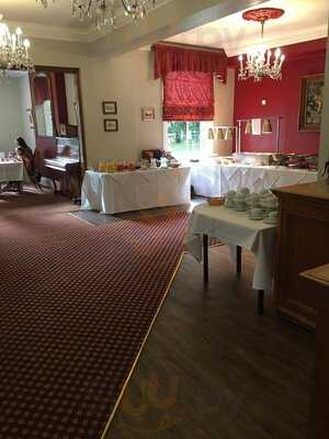 The Hand, Llangollen