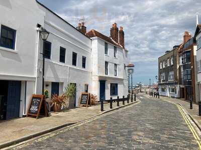The Still & West, Old Portsmouth