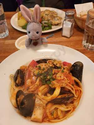 Avanti Restaurant & Bar