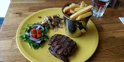 Avanti Restaurant & Bar