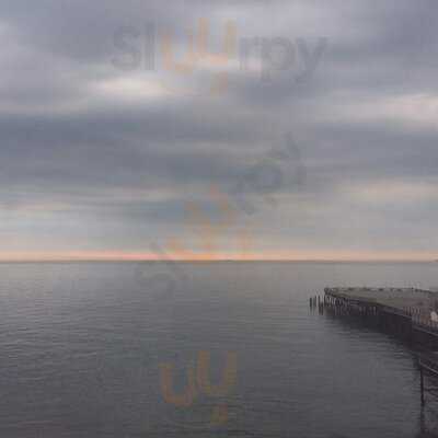 The White Rock Hotel & Terrace Cafe-bar