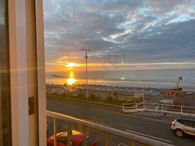 The White Rock Hotel & Terrace Cafe-bar