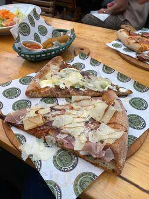 Thirsty Bear Bar & Pizza Restaurant