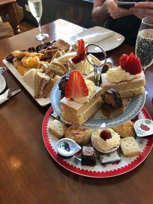 The City Bar & Diner - Photo 7