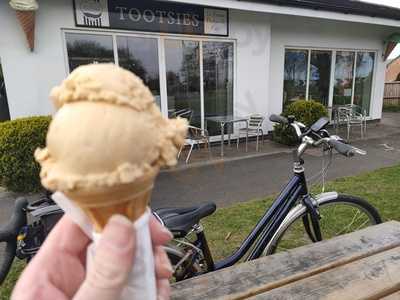 Tootsies Ice Cream Parlour And Coffee Shop