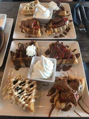 Mimi's Coffee And Dessert Lounge