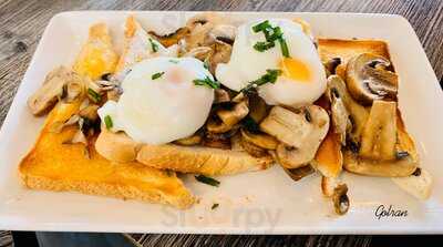 Mimi's Coffee And Dessert Lounge