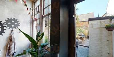 The Incredible Cake Company