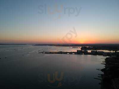 Spinnakers At Salterns Hotel