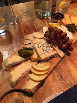 Decant Wine And Cheese Deli