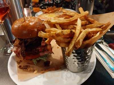 Firepit - Smokehouse & Sports Bar