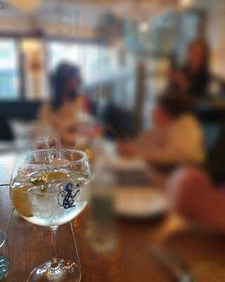 Hawkers Bar And Brasserie