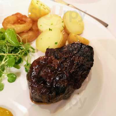 Lairhillock Inn & Crynoch Restaurant