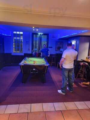 George & Dragon Table Table