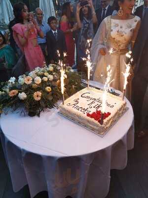 The Eggfree Cake Box