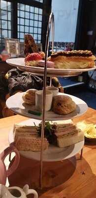 Mad Hatters Tearoom & Bakery