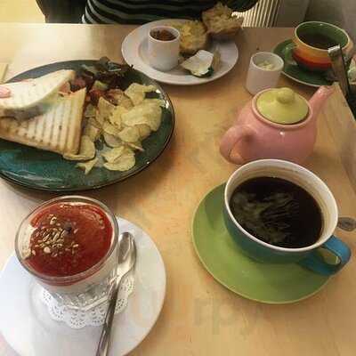 Mad Hatters Tearoom & Bakery