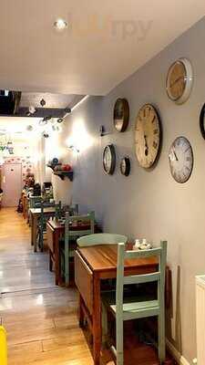 Mad Hatters Tearoom & Bakery