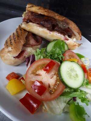 The Cafe At W&h Peacocks Auction Centre