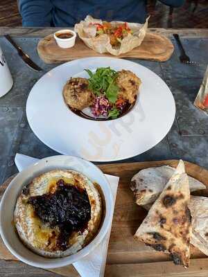 D'arrys Winebar & Liquor Loft