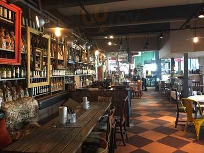 D'arrys Winebar & Liquor Loft