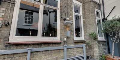 D'arrys Winebar & Liquor Loft