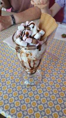 Scoopy Doo's Ice Cream Parlour