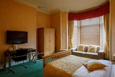 The Inn At The Park Resturant & Hotel - Photo 7