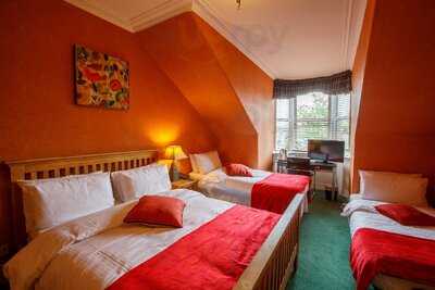 The Inn At The Park Resturant & Hotel