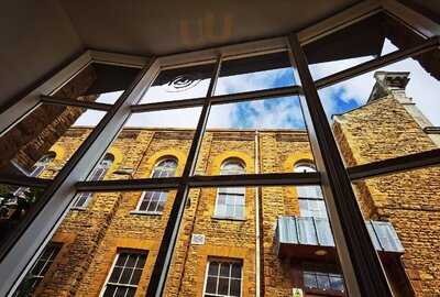 Olly B's Cafe, Kitchen & Bar