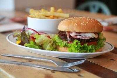 Annies Bar And Bistro