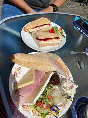 Hands Georgian Tearoom