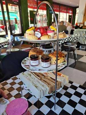 Alice And The Hatter