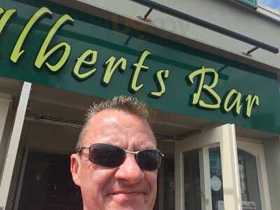 Alberts Bar