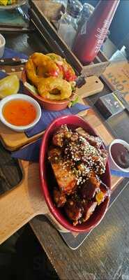 Henighans Bar & Grill