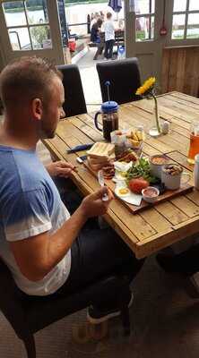 Lakeside Kitchen And Bar