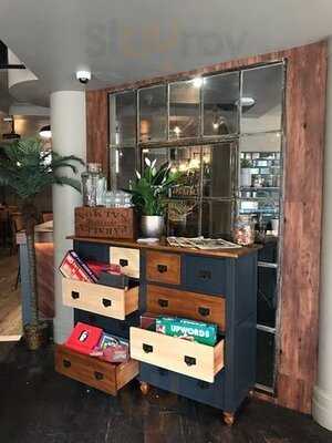 Liquor & Chow @ The Lamprey Building