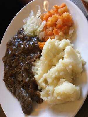 Andrew Arms, Compstall