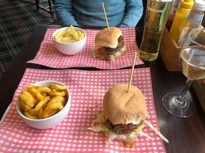 The Red Lion Luton Pub