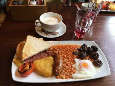 The Red Lion Luton Pub